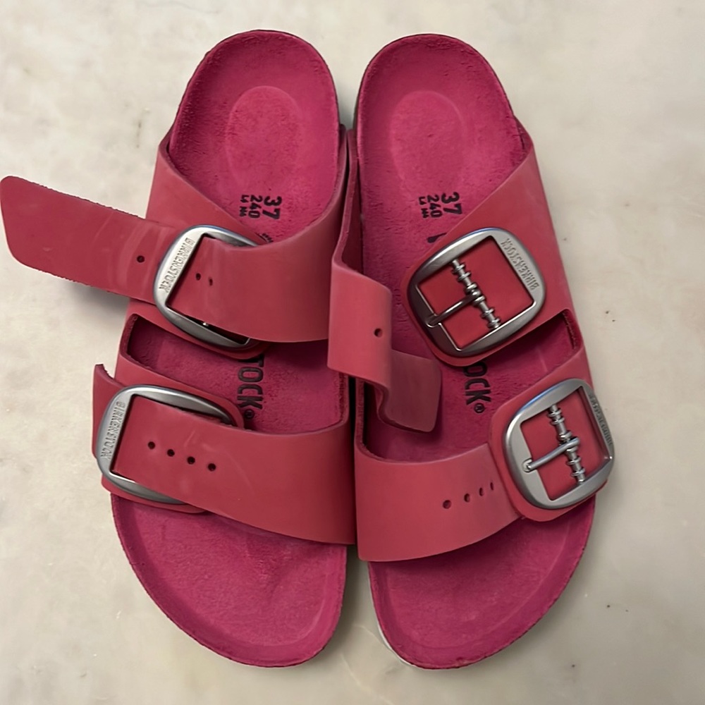 Fuchsia Big Buckle Birkenstock. Arizona. Leather. New with box. Size 37